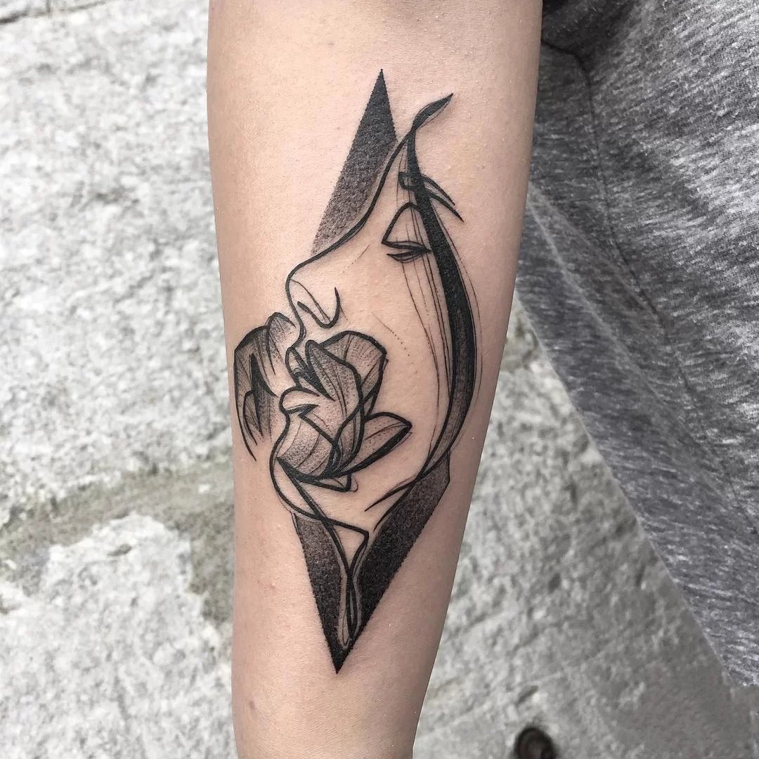 颇受年轻人喜爱的抽象线条纹身图片9张