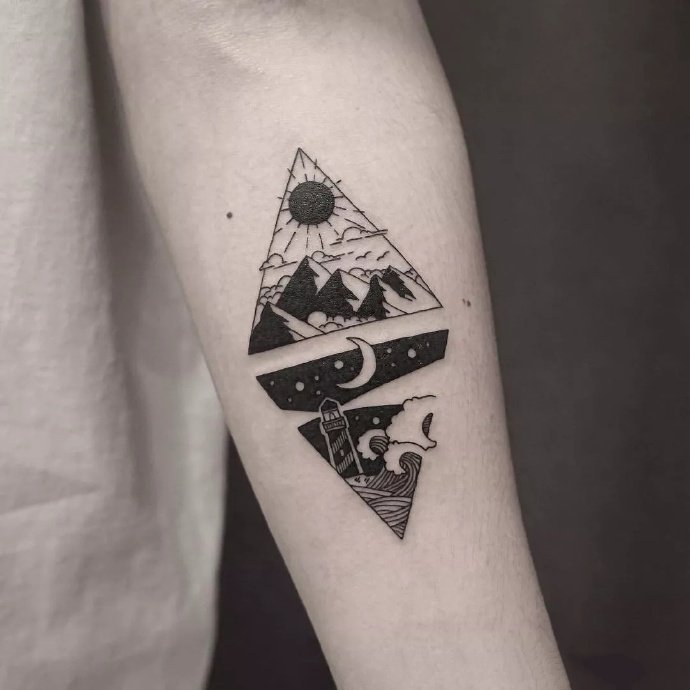 手臂上的9张创意双三角形纹身图片