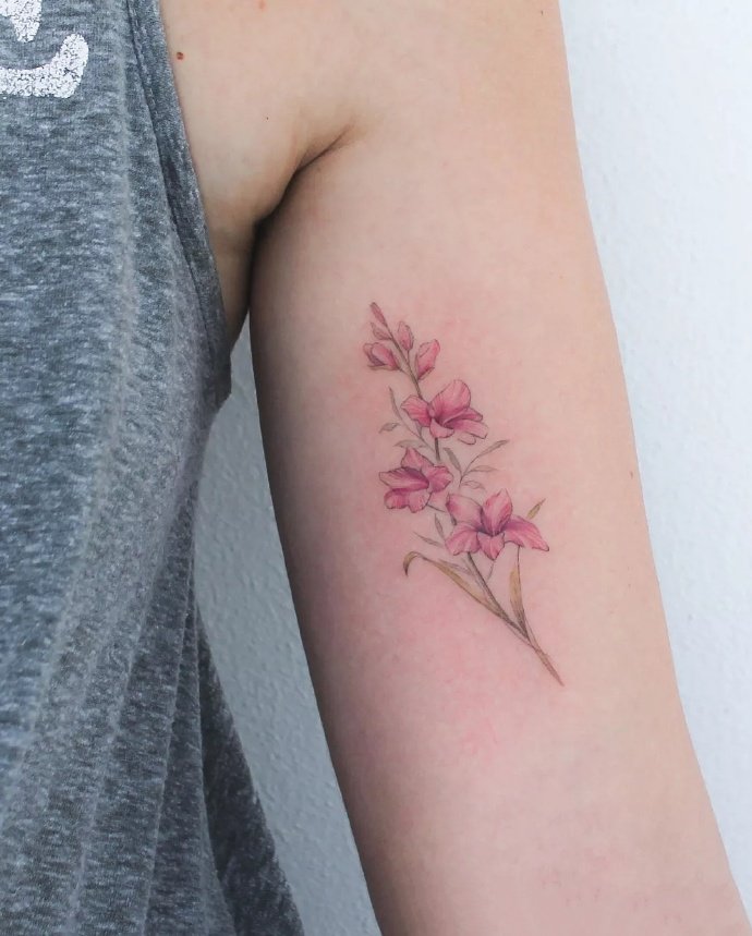 一组粉色的小清新花朵纹身图片
