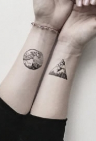 黑灰色的18款小清新山水风景纹身图片