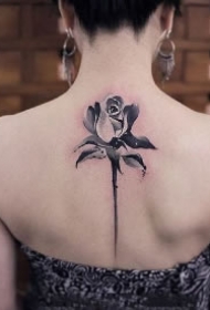 后背莲花纹身 女生手背好看的一组莲花纹身图片