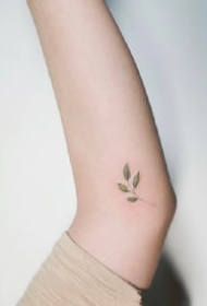 一组小清新彩色极简纹身图案