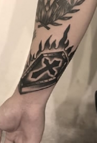 一组oldschool风格的黑灰纹身图案