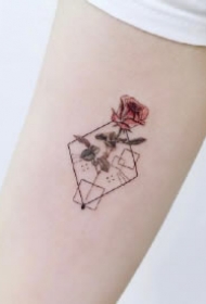 女生小清新的9款漂亮几何创意纹身图片