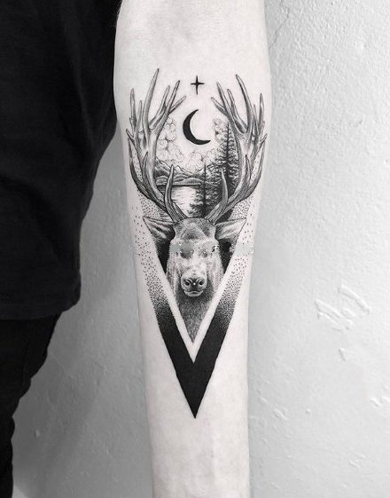 手臂鹿纹身 9款黑灰色的包臂鹿头纹身图案