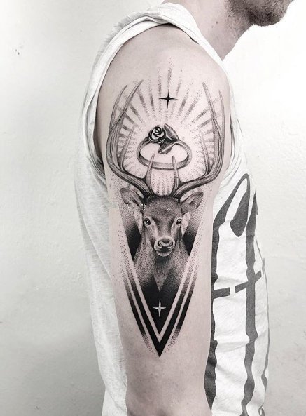 手臂鹿纹身 9款黑灰色的包臂鹿头纹身图案
