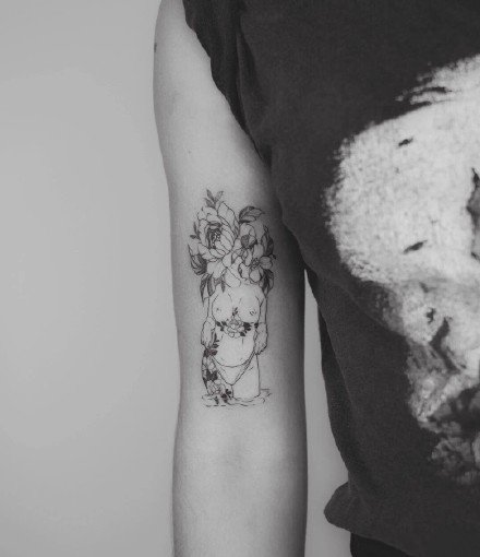 人物与花搭配的14款花头人身创意纹身作品