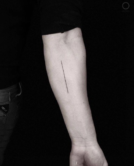 一条线纹身 极简风格的9张线条纹身图案