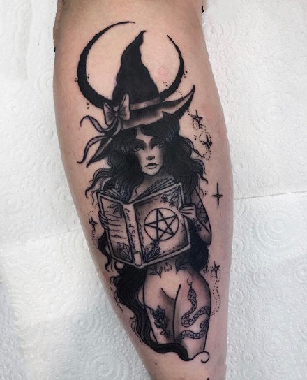 腿部个性的9款暗黑女郎纹身图片