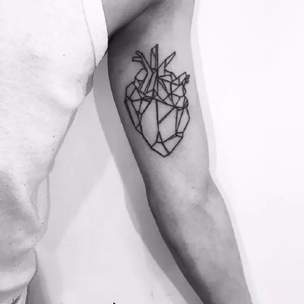心脏纹身 29款精美的心脏纹作品图案
