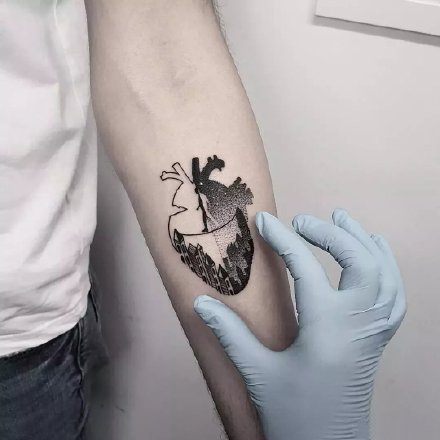 心脏纹身 29款精美的心脏纹作品图案