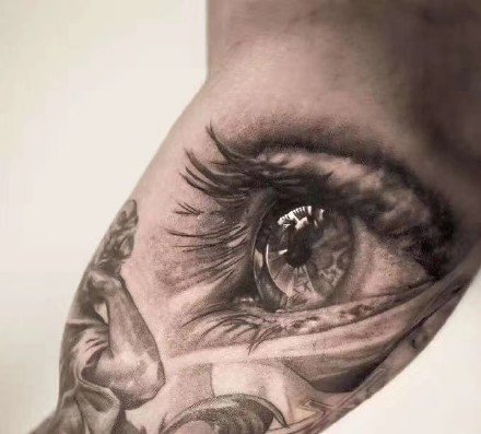 眼睛纹身 超逼真的9款写实黑灰大眼睛纹身图案