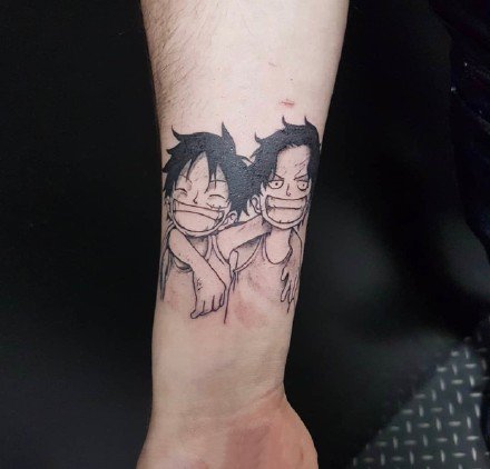 13张小腿等部位的海贼王路飞索隆艾斯纹身图案