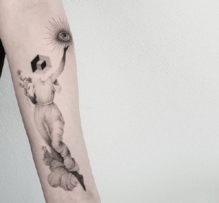 黑色创意小清新的9张纹身图片