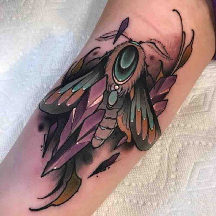 飞蛾纹身 9款彩色school风格的飞蛾子纹身图片