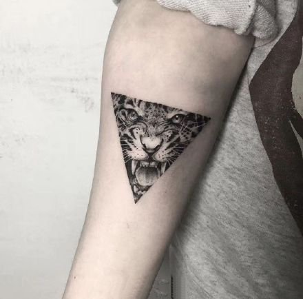 11款男生女生都适合纹的写实老虎头纹身图片