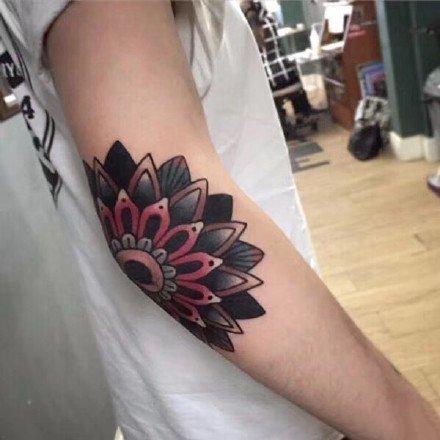 手肘纹身 手肘处的9款梵花纹身作品图片