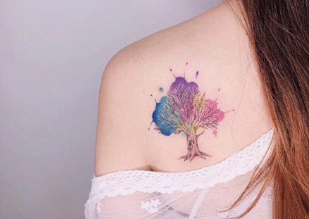 女生的一组漂亮彩色小清新纹身图片