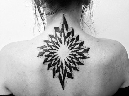 9款好看的黑灰几何点刺图形纹身图片