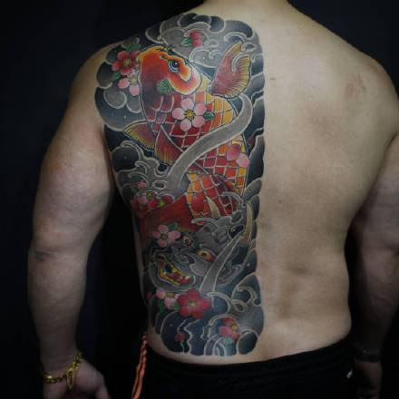 纹身鲤鱼图片 包臂包腿的传统9款大鲤鱼纹身图片