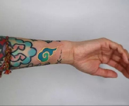 手腕脚踝等部位的17款祥云纹身图片