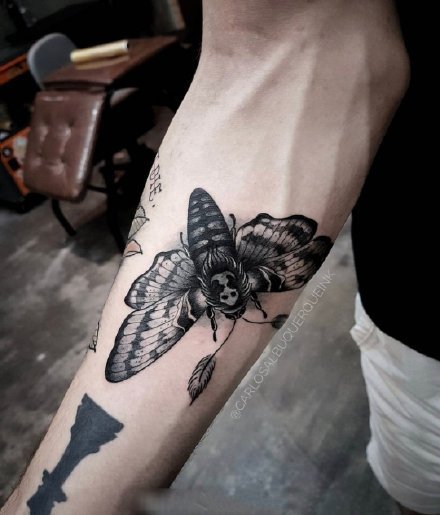 飞蛾纹身--11款酷炸了的school飞蛾系列纹身图片