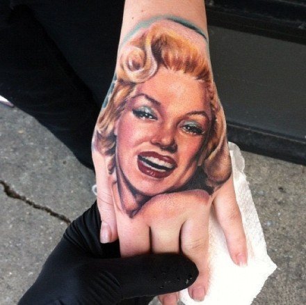 玛丽莲·梦露主题的9款纹身图案作品欣赏
