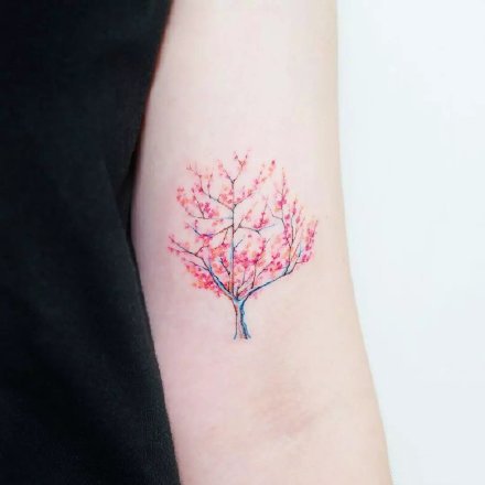 小树纹身 活力盎然的9张小清新的绿色小树纹身图片