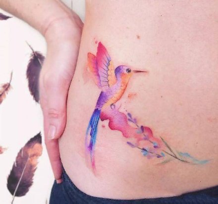 适合女孩子的9款女生水彩小清新纹身图案