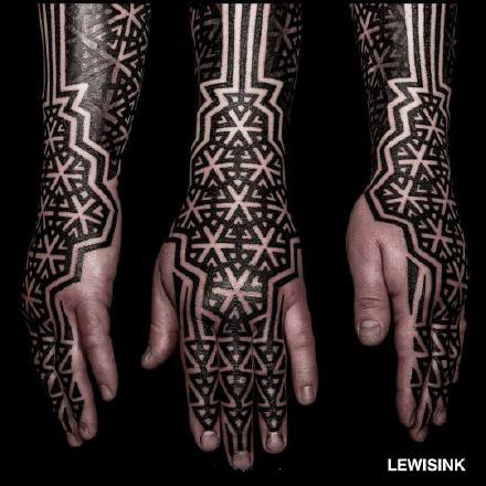 眼花缭乱的9款几何图腾纹身图片