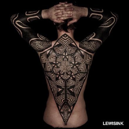 眼花缭乱的9款几何图腾纹身图片