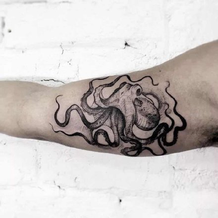 章鱼纹身素材：9款黑色的章鱼纹身图案作品