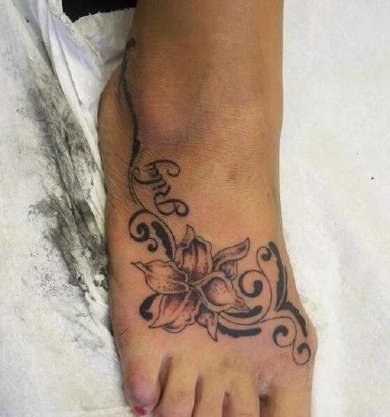 脚背纹身 适合女生脚背的9款小清新纹身图案