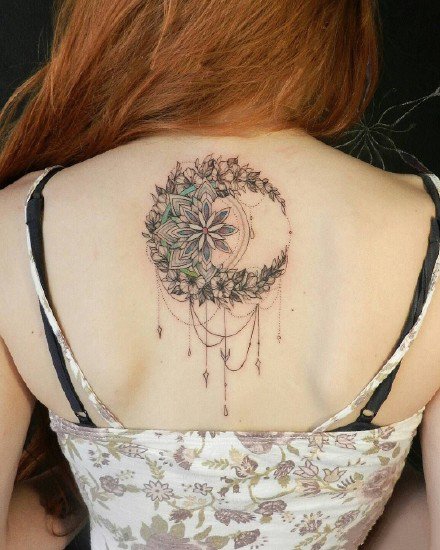女生肩部等位置9款性感的繁花挂链纹身图片