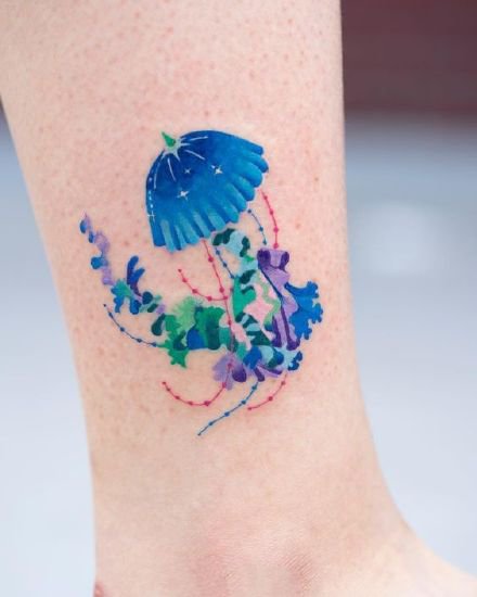 色彩斑斓的一组9张小纹身图片