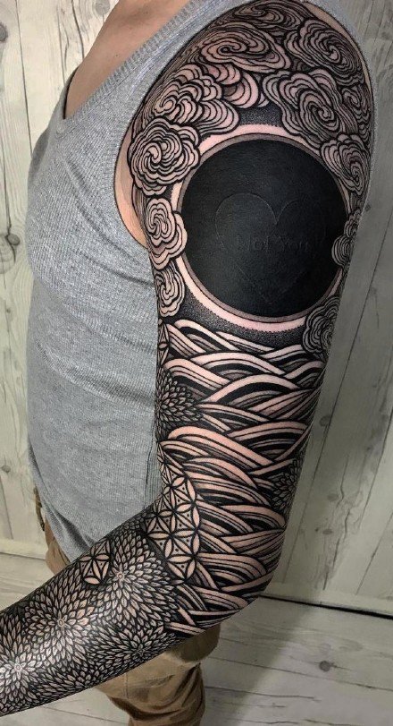 黑臂纹身 硬核线条的9款包臂纹身图案