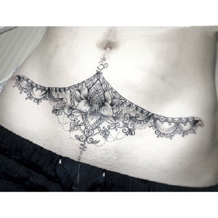 遮盖剖腹产疤痕的几款纹身图案作品