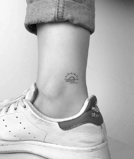 脚踝位置的一组极简小纹身图案赏析