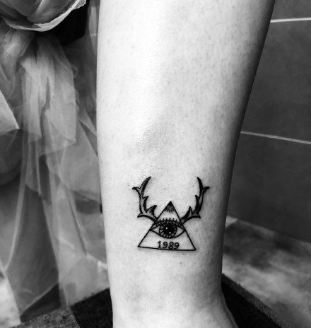 小鹿角纹身 黑色的9款小鹿角纹身图片