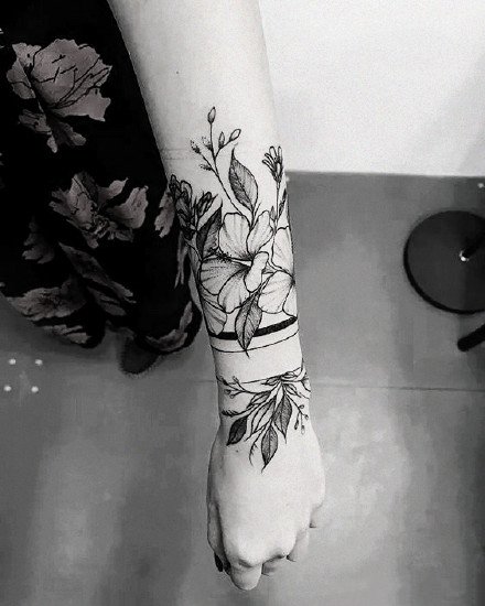 环绕手腕小臂的9款素花手环纹身图案