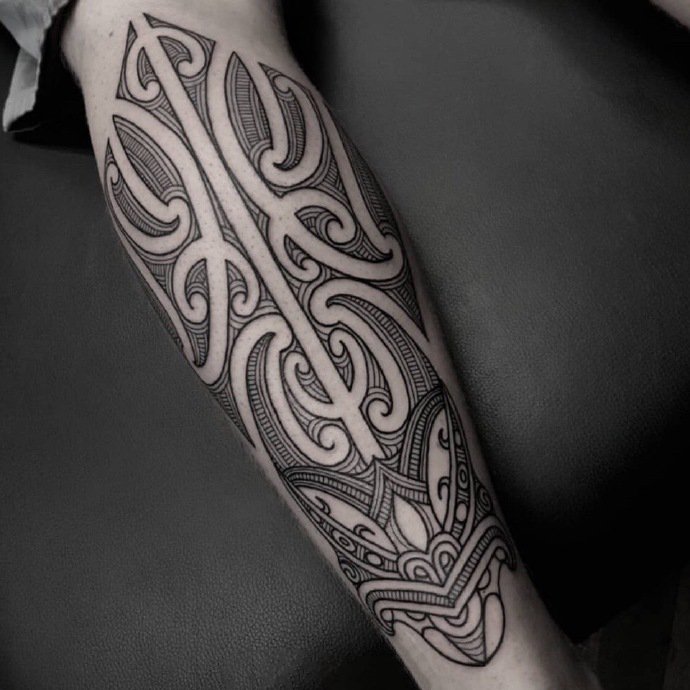 图腾纹身花臂 9款男士手臂上的黑色图腾纹身图案