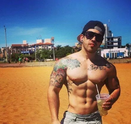 纹身肌肉型男,纹身做衣的9款肌肉帅哥图片