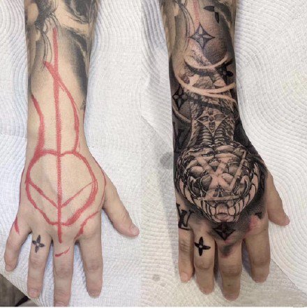 一组纹身勾线和成品的对比效果图片