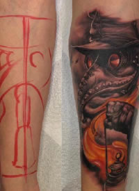 一组纹身勾线和成品的对比效果图片