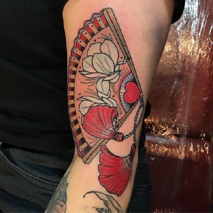 折扇纹身 传统扇子主题的9款纹身图片