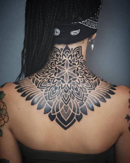 经典的几款黑色点刺大繁花纹身图案