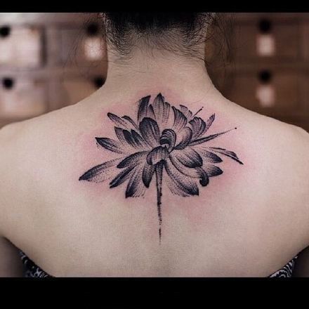 后背莲花纹身 女生手背好看的一组莲花纹身图片