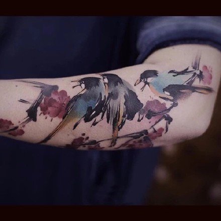 水墨中国风的一组小鸟纹身图片