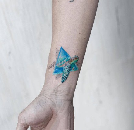 性冷淡蓝色水墨风的一组创意纹身图片