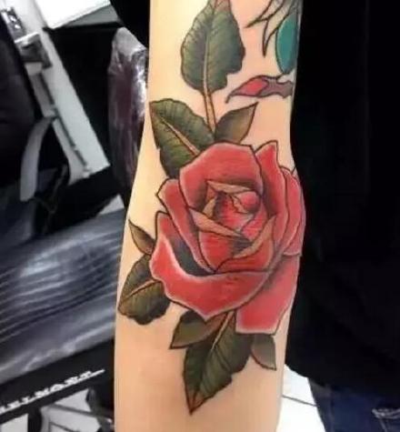 肘部纹身 胳膊肘上的一组创意纹身图案